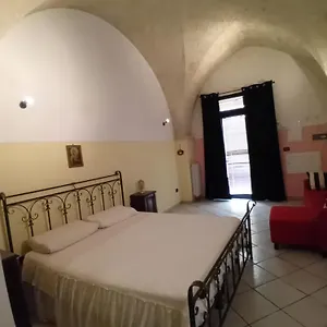 centro-storico-brindisi.lecce-hotels.com/